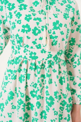 Yakası Püskül Bağlamalı Yeşil Keten Elbise - Thumbnail