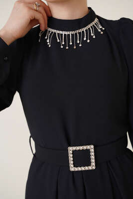 Yakası Püskül Taş Süslemeli Elbise Siyah - Thumbnail