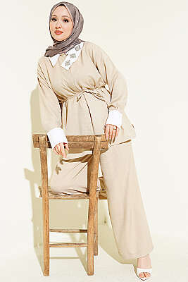 Yakası Taşlı Gizli Düğmeli İkili Takım Bej 