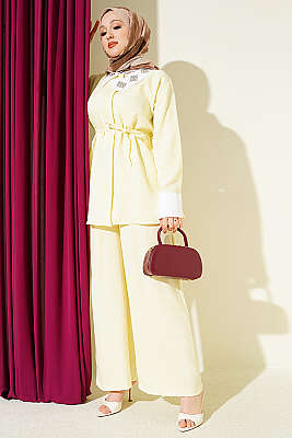 Yakası Taşlı Gizli Düğmeli İkili Takım Sarı 