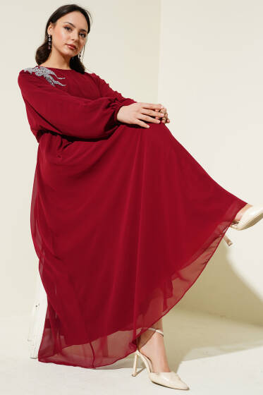 Yakası Taşlı Kuşaklı Şifon Elbise Bordo - Tesettür Elbise