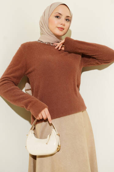 Yakası Taşlı Sakallı Kazak Kestane - Triko Kazak