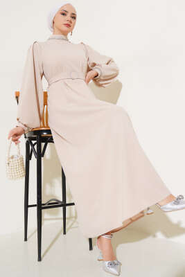 Yakası ve Bileği Taşlı Elbise Bej 