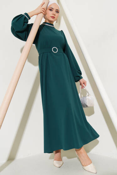 Yakası ve Bileği Taşlı Elbise Zümrüt - Elbise