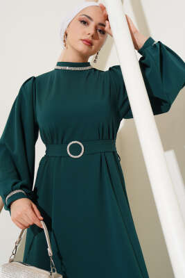 Yakası ve Bileği Taşlı Elbise Zümrüt - Tesettür Elbise