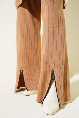 Yakası Yarım Fermuarlı Fitilli Triko Takım Büsküvi - Triko İkili Takım