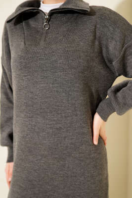 Yakası Yarım Fermuarlı Triko Elbise Füme - Elbise