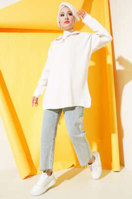 Yakası Yarım Fermuarlı Triko Tunik Bej - Triko Tunik