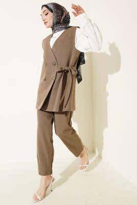 Yan Bağlama Detaylı Yelekli İkili Takım Vizon - WENNA DESIGN