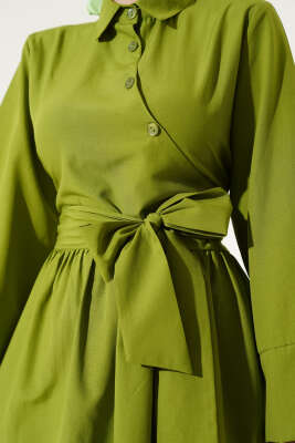 Yan Bağlamalı Yarım Çapraz Düğmeli Elbise Fıstık Yeşili - Tesettür Elbise