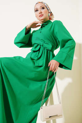 Yan Bağlamalı Yarım Çapraz Düğmeli Elbise Yeşil - Tesettür Elbise