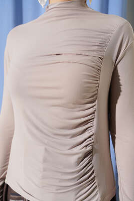 Yan Büzgülü Dik Yaka Sandy Bluz Bej - Yılın Fırsatı