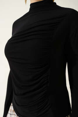 Yan Büzgülü Dik Yaka Sandy Bluz Siyah - Yılın Fırsatı