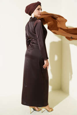 Yan Büzgülü Gold Tokalı Saten Abiye Acı Kahve - Elbise