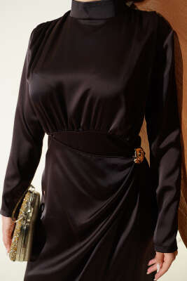 Yan Büzgülü Gold Tokalı Saten Abiye Acı Kahve - Elbise