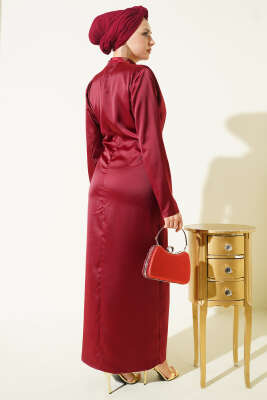 Yan Büzgülü Gold Tokalı Saten Abiye Bordo - Elbise