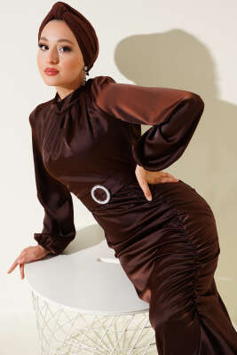 Yan Büzgülü Saten Balık Elbise Kahve - Tesettür Elbise