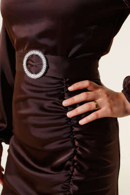 Yan Büzgülü Saten Balık Elbise Kahve - Tesettür Elbise