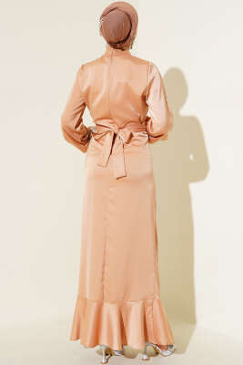 Yan Büzgülü Saten Balık Elbise Latte - Tesettür Elbise