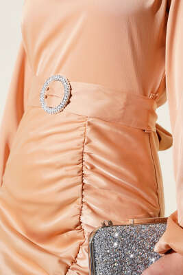 Yan Büzgülü Saten Balık Elbise Latte - Tesettür Elbise