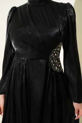 Yan Taş Detaylı Büzgülü Abiye Elbise Siyah - Elbise