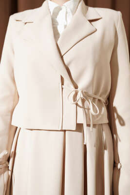 Yandan Bağcıklı Ceketli Etekli İkili Takım Bej - İkili Takım