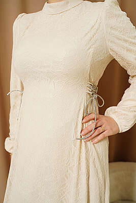 Yandan Bağlamalı Dantelli Abiye Elbise Bej - Elbise