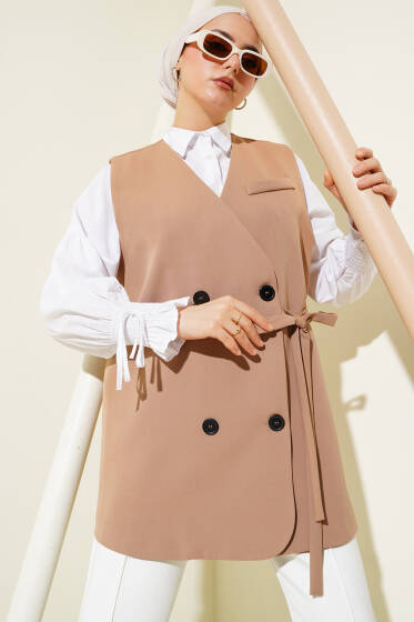 Yandan Bağlamalı Düğmeli Uzun Yelek Latte - Yelek