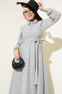 Yandan Bağlamalı Taş Düğmeli Gofre Elbise Siyah - Tesettür Elbise