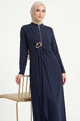 Yandan Bronşlu Büzgülü Elbise Lacivert - ZAMANE (QSS)