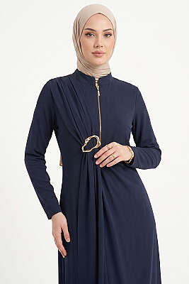 Yandan Bronşlu Büzgülü Elbise Lacivert - Elbise