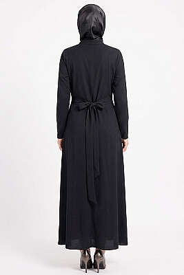 Yandan Bronşlu Büzgülü Elbise Siyah - Elbise