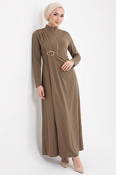 Yandan Bronşlu Büzgülü Elbise Vizon - Elbise