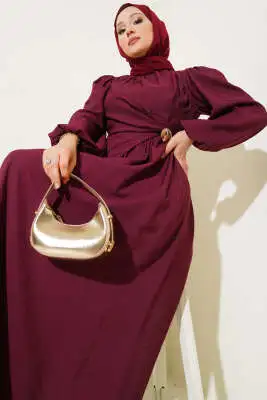 Yandan Bronşlu Elbise Bordo 