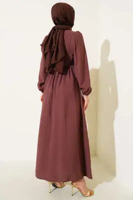 Yandan Bronşlu Elbise Kahve - Tesettür Elbise