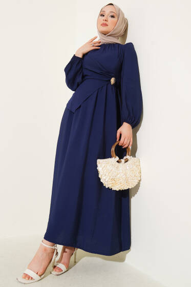 Yandan Bronşlu Elbise Lacivert - Elbise