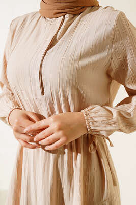 Yandan Büzgülü Elbise Bej - Thumbnail