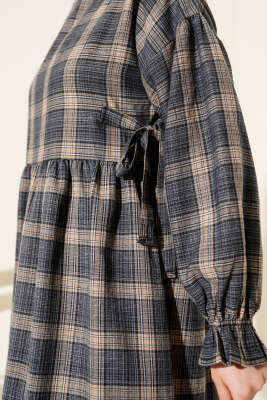 Yanları Bağlamalı Ekoseli Elbise Füme - Elbise