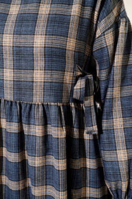 Yanları Bağlamalı Ekoseli Elbise Lacivert - Elbise