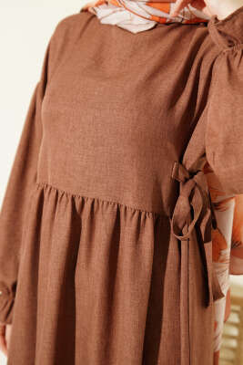 Yanları Bağlamalı Kloş Elbise Kahve - Elbise