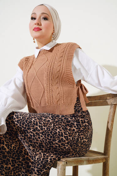Yanları Bağlamalı Triko Kısa Süveter Büsküvi - Triko
