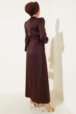 Yanları Çapraz İp Bağlamalı Saten Elbise Acı Kahve - Tesettür Elbise