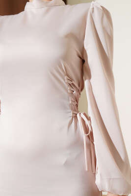 Yanları Çapraz İp Bağlamalı Saten Elbise Bej - Tesettür Elbise