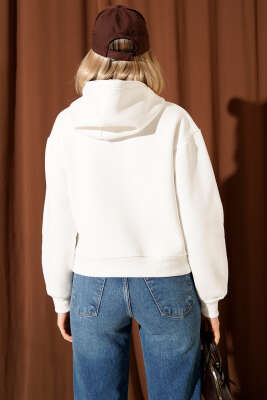 Yanları Çıtçıtlı Şardonlu Sweatshirt Ekru - Kadın Giyim Modelleri