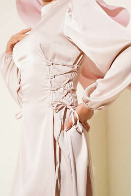 Yanları İp Bağcık Detaylı Saten Elbise Bej - Tesettür Elbise