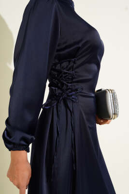 Yanları İp Bağcık Detaylı Saten Elbise Lacivert - Tesettür Elbise