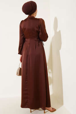 Yanları İp Bağcıklı Saten Elbise Kahve - Tesettür Elbise