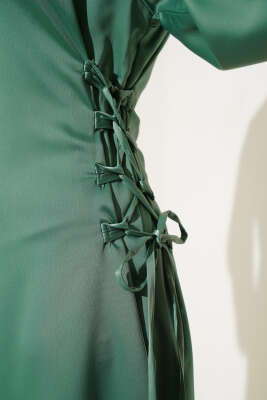 Yanları İp Bağlamalı Saten Elbise Çağla Yeşili - Tesettür Elbise