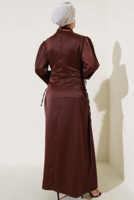 Yanları İp Bağlamalı Saten Elbise Kahve - Tesettür Elbise