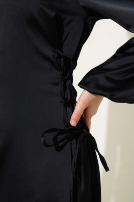 Yanları İp Bağlamalı Saten Elbise Siyah - Tesettür Elbise